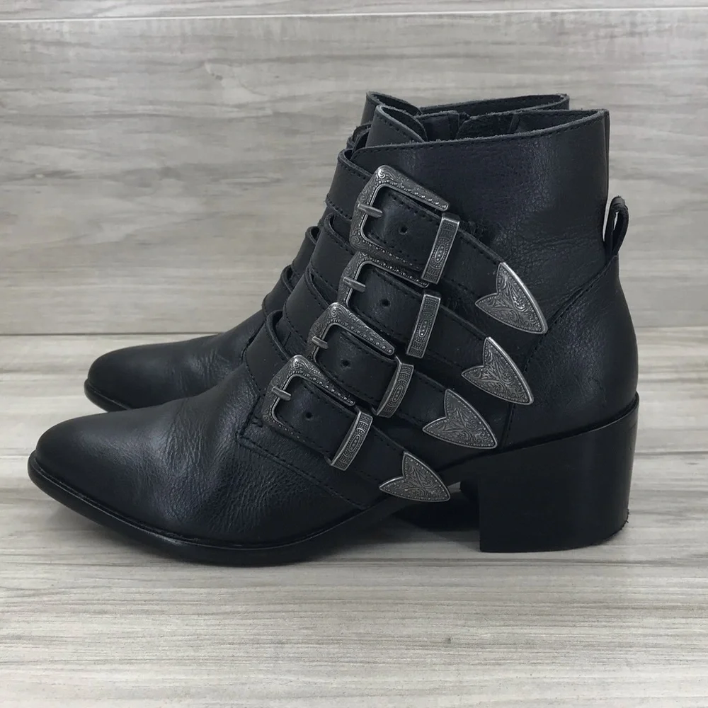 Steve Madden Billey black leather buckle ankle boots size 6M